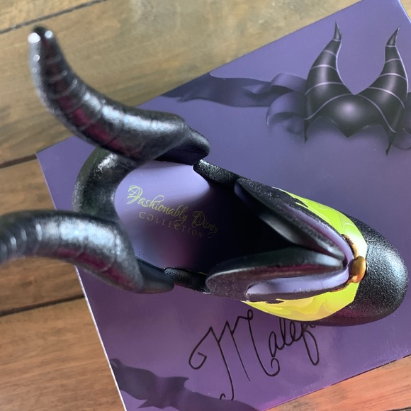 🌹 NWB Fashionably Disney LE Maleficent Shoe 🌹 - Picture 4 of 8
